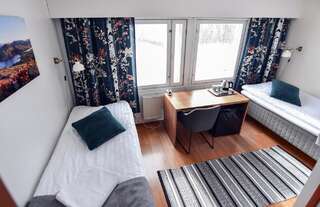 Курортные отели Kilpisjärven Retkeilykeskus Rooms Кильписъярви Двухместный номер с 2 отдельными кроватями и ванной комнатой-7